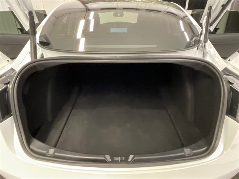 2022 Tesla Model 3 Sedan / FULL SELF DRIVING AUTO PILOT / 17,000 MILE  / 1-OWNER LOCAL / Panoramic Roof / Leather & Heated Seats / AUTO PILOT - Photo 38 - Gladstone, OR 97027