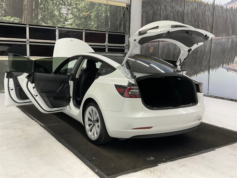 2022 Tesla Model 3 Sedan / FULL SELF DRIVING AUTO PILOT / 17,000 MILE  / 1-OWNER LOCAL / Panoramic Roof / Leather & Heated Seats / AUTO PILOT - Photo 35 - Gladstone, OR 97027