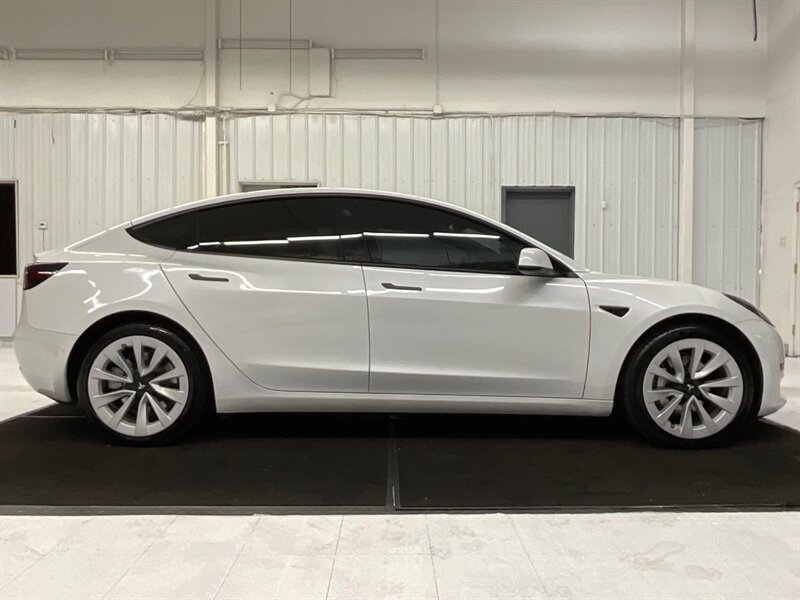 2022 Tesla Model 3 Sedan / FULL SELF DRIVING AUTO PILOT / 17,000 MILE  / 1-OWNER LOCAL / Panoramic Roof / Leather & Heated Seats / AUTO PILOT - Photo 4 - Gladstone, OR 97027