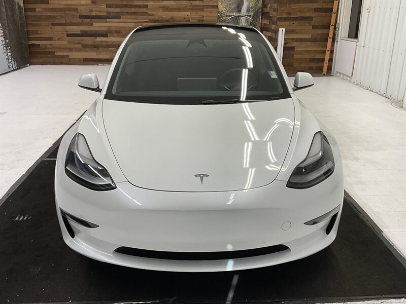 2022 Tesla Model 3 Sedan / FULL SELF DRIVING AUTO PILOT / 17,000 MILE  / 1-OWNER LOCAL / Panoramic Roof / Leather & Heated Seats / AUTO PILOT - Photo 5 - Gladstone, OR 97027