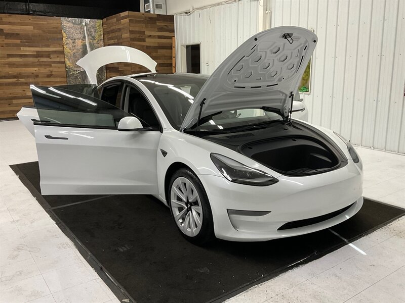 2022 Tesla Model 3 Sedan / FULL SELF DRIVING AUTO PILOT / 17,000 MILE  / 1-OWNER LOCAL / Panoramic Roof / Leather & Heated Seats / AUTO PILOT - Photo 36 - Gladstone, OR 97027