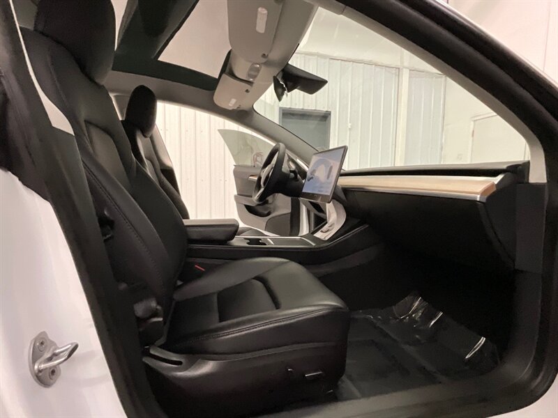 2022 Tesla Model 3 Sedan / FULL SELF DRIVING AUTO PILOT / 17,000 MILE  / 1-OWNER LOCAL / Panoramic Roof / Leather & Heated Seats / AUTO PILOT - Photo 13 - Gladstone, OR 97027