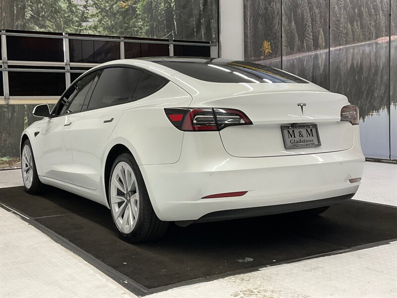 2022 Tesla Model 3 Sedan / FULL SELF DRIVING AUTO PILOT / 17,000 MILE  / 1-OWNER LOCAL / Panoramic Roof / Leather & Heated Seats / AUTO PILOT - Photo 7 - Gladstone, OR 97027