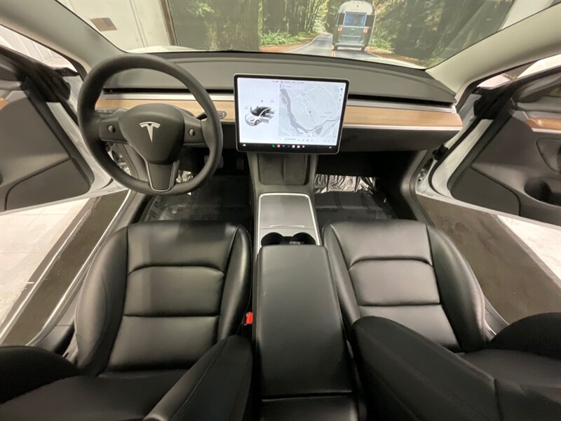 2022 Tesla Model 3 Sedan / FULL SELF DRIVING AUTO PILOT / 17,000 MILE  / 1-OWNER LOCAL / Panoramic Roof / Leather & Heated Seats / AUTO PILOT - Photo 21 - Gladstone, OR 97027