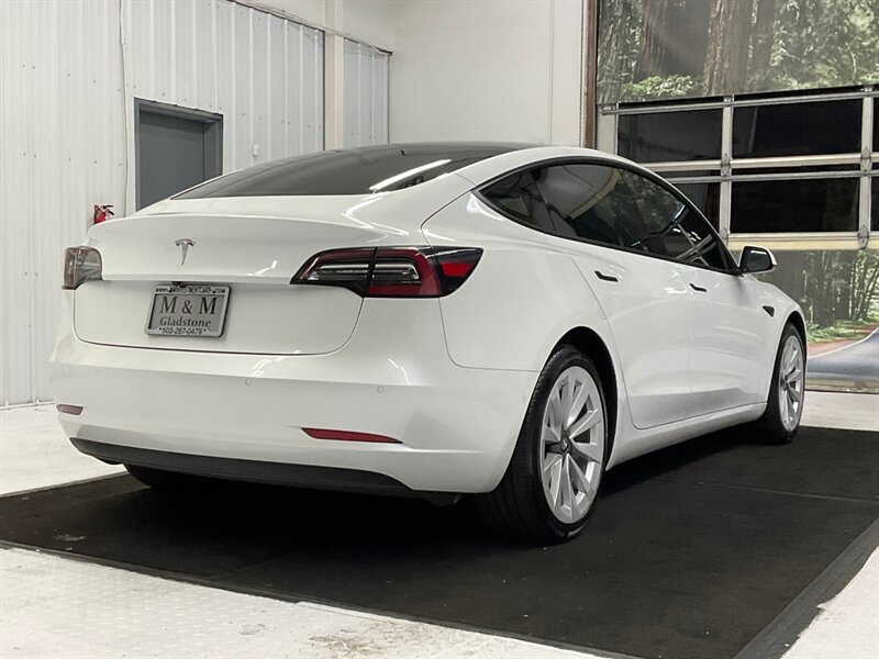 2022 Tesla Model 3 Sedan / FULL SELF DRIVING AUTO PILOT / 17,000 MILE  / 1-OWNER LOCAL / Panoramic Roof / Leather & Heated Seats / AUTO PILOT - Photo 8 - Gladstone, OR 97027