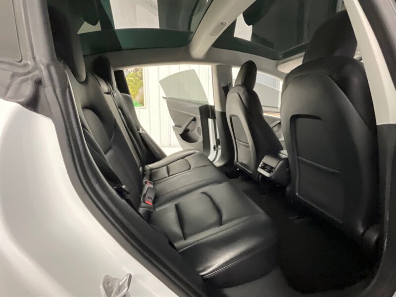 2022 Tesla Model 3 Sedan / FULL SELF DRIVING AUTO PILOT / 17,000 MILE  / 1-OWNER LOCAL / Panoramic Roof / Leather & Heated Seats / AUTO PILOT - Photo 12 - Gladstone, OR 97027