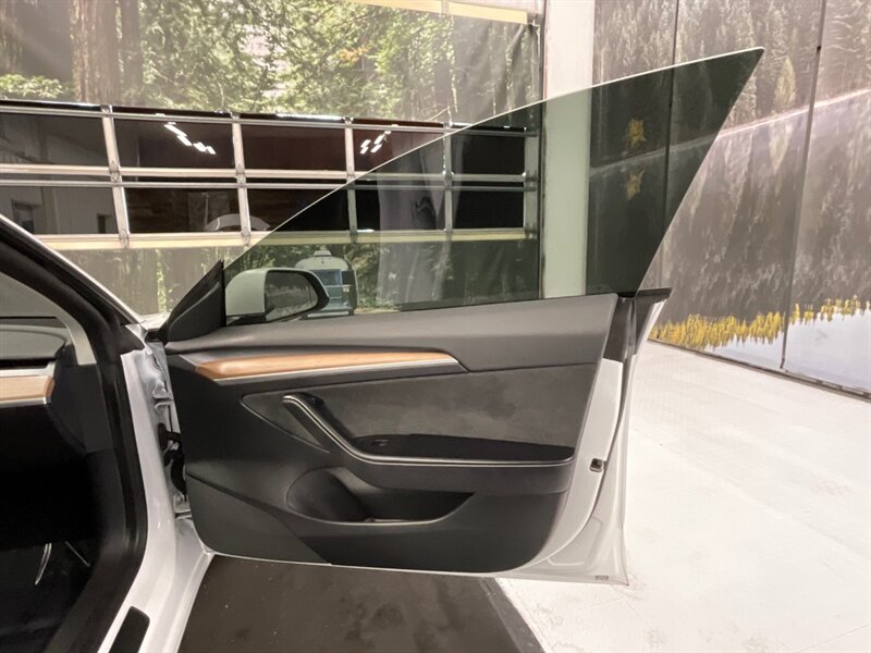 2022 Tesla Model 3 Sedan / FULL SELF DRIVING AUTO PILOT / 17,000 MILE  / 1-OWNER LOCAL / Panoramic Roof / Leather & Heated Seats / AUTO PILOT - Photo 44 - Gladstone, OR 97027