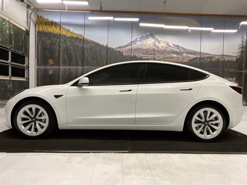 2022 Tesla Model 3 Sedan / FULL SELF DRIVING AUTO PILOT / 17,000 MILE  / 1-OWNER LOCAL / Panoramic Roof / Leather & Heated Seats / AUTO PILOT - Photo 3 - Gladstone, OR 97027