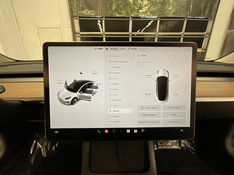 2022 Tesla Model 3 Sedan / FULL SELF DRIVING AUTO PILOT / 17,000 MILE  / 1-OWNER LOCAL / Panoramic Roof / Leather & Heated Seats / AUTO PILOT - Photo 16 - Gladstone, OR 97027