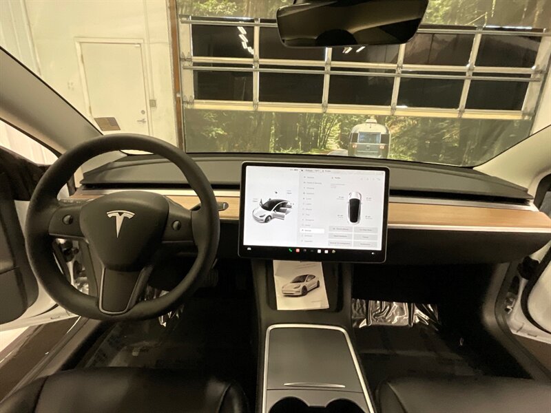 2022 Tesla Model 3 Sedan / FULL SELF DRIVING AUTO PILOT / 17,000 MILE  / 1-OWNER LOCAL / Panoramic Roof / Leather & Heated Seats / AUTO PILOT - Photo 15 - Gladstone, OR 97027