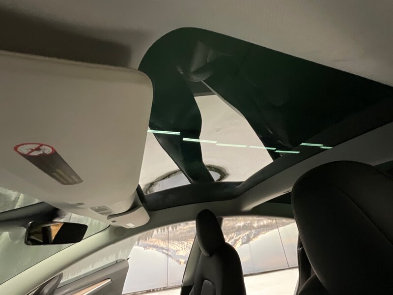 2022 Tesla Model 3 Sedan / FULL SELF DRIVING AUTO PILOT / 17,000 MILE  / 1-OWNER LOCAL / Panoramic Roof / Leather & Heated Seats / AUTO PILOT - Photo 41 - Gladstone, OR 97027