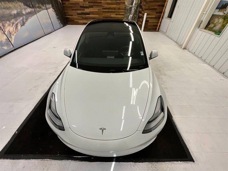 2022 Tesla Model 3 Sedan / FULL SELF DRIVING AUTO PILOT / 17,000 MILE  / 1-OWNER LOCAL / Panoramic Roof / Leather & Heated Seats / AUTO PILOT - Photo 26 - Gladstone, OR 97027