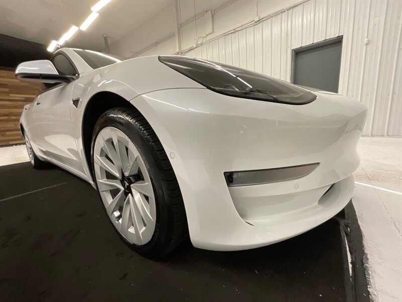 2022 Tesla Model 3 Sedan / FULL SELF DRIVING AUTO PILOT / 17,000 MILE  / 1-OWNER LOCAL / Panoramic Roof / Leather & Heated Seats / AUTO PILOT - Photo 28 - Gladstone, OR 97027