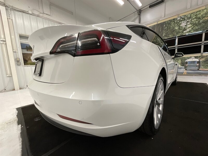 2022 Tesla Model 3 Sedan / FULL SELF DRIVING AUTO PILOT / 17,000 MILE  / 1-OWNER LOCAL / Panoramic Roof / Leather & Heated Seats / AUTO PILOT - Photo 29 - Gladstone, OR 97027