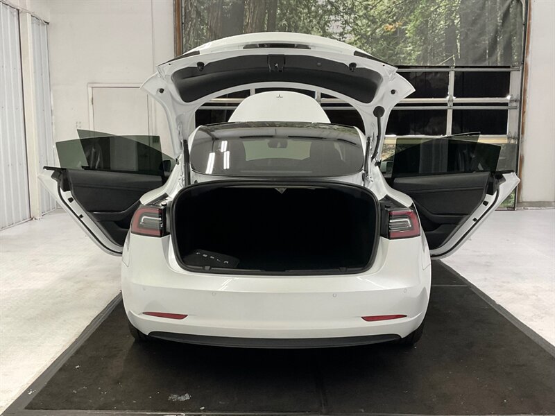 2022 Tesla Model 3 Sedan / FULL SELF DRIVING AUTO PILOT / 17,000 MILE  / 1-OWNER LOCAL / Panoramic Roof / Leather & Heated Seats / AUTO PILOT - Photo 34 - Gladstone, OR 97027