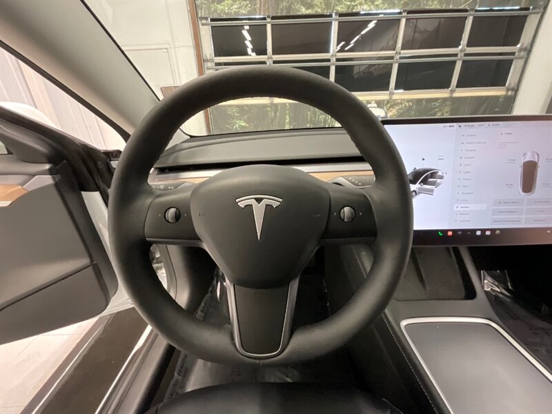 2022 Tesla Model 3 Sedan / FULL SELF DRIVING AUTO PILOT / 17,000 MILE  / 1-OWNER LOCAL / Panoramic Roof / Leather & Heated Seats / AUTO PILOT - Photo 46 - Gladstone, OR 97027