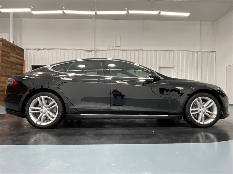 2015 Tesla Model S 85 Sedan / 1-OWNER / Auto Pilot / 53K MILES  / LOCAL CAR - Photo 4 - Gladstone, OR 97027