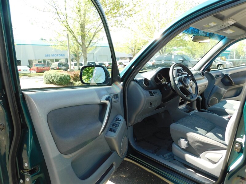 2002 Toyota RAV4 4WD / 4-cyl / Automatic / Clean Title / LOW MILES   - Photo 13 - Portland, OR 97217