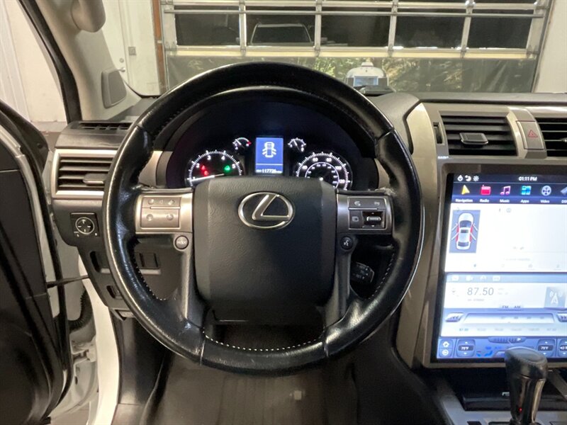 2014 Lexus GX GX460 Sport Utility / AWD / 3RD ROW SEAT / SHARP !  LARGE NAVIGATION SCREEN & BACKUP CAMERA / Premium Wheels - Photo 39 - Gladstone, OR 97027