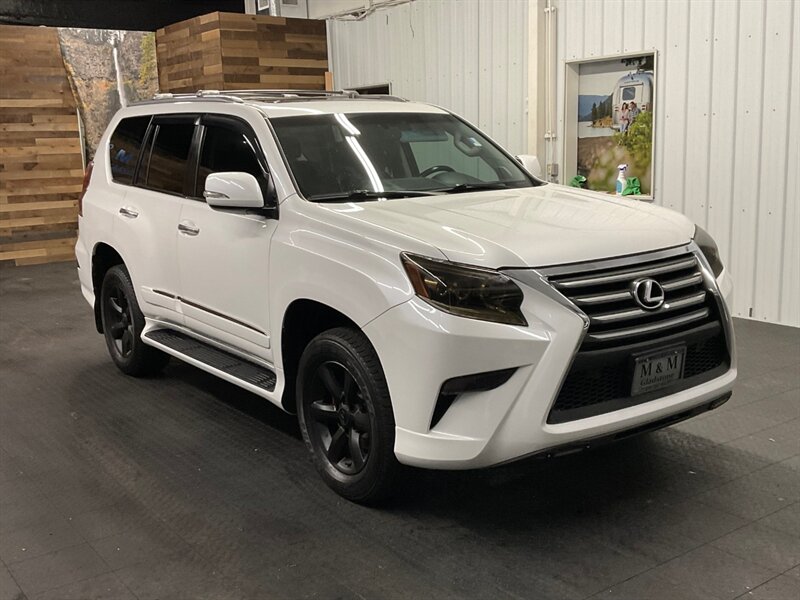 2014 Lexus GX GX460 Sport Utility / AWD / 3RD ROW SEAT / SHARP !  LARGE NAVIGATION SCREEN & BACKUP CAMERA / Premium Wheels - Photo 2 - Gladstone, OR 97027