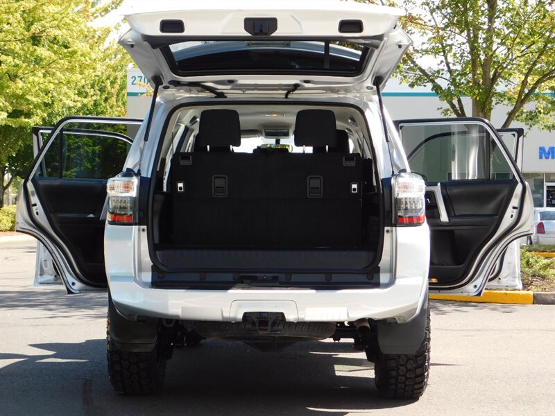 2014 Toyota 4Runner SR5 4X4 / 3RD SEAT / LIFTED LIFTED / LOW MILES   - Photo 28 - Portland, OR 97217