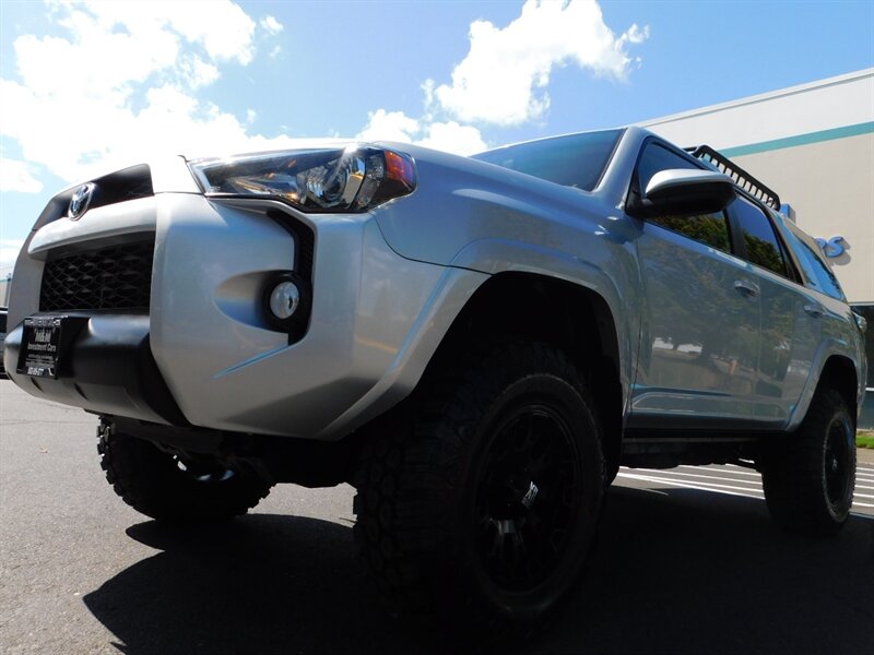 2014 Toyota 4Runner SR5 4X4 / 3RD SEAT / LIFTED LIFTED / LOW MILES   - Photo 9 - Portland, OR 97217