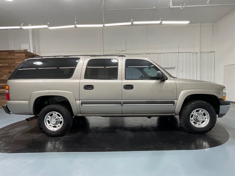 2003 Chevrolet Suburban 2500 LS 4X4 / 8.1L V8 / 3RD ROW / 133K MILES  / LOCAL NO RUST  / BF GOODRICH TIRES - Photo 4 - Gladstone, OR 97027