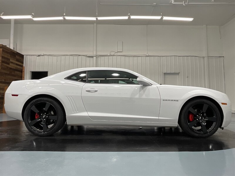 2011 Chevrolet Camaro LT Coupe RS PKG / NEW WHEELS & TIRES / Excel Cond  / 84K MILES - Photo 4 - Gladstone, OR 97027