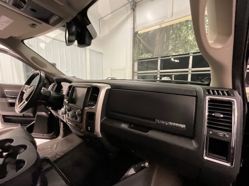 2017 RAM 1500 Laramie Crew Cab 4X4 / 5.7L V8 / Leather / LOCAL  / RUST FREE / LOCAL OREGON TRUCK / 8-Speed Transmission / Leather w. heated & cooled seats / Excel Cond!! - Photo 30 - Gladstone, OR 97027