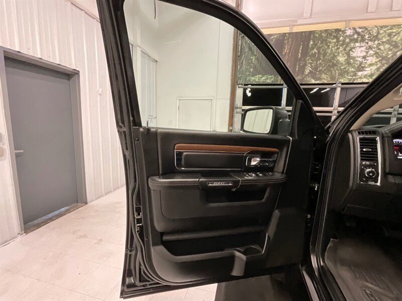 2017 RAM 1500 Laramie Crew Cab 4X4 / 5.7L V8 / Leather / LOCAL  / RUST FREE / LOCAL OREGON TRUCK / 8-Speed Transmission / Leather w. heated & cooled seats / Excel Cond!! - Photo 28 - Gladstone, OR 97027