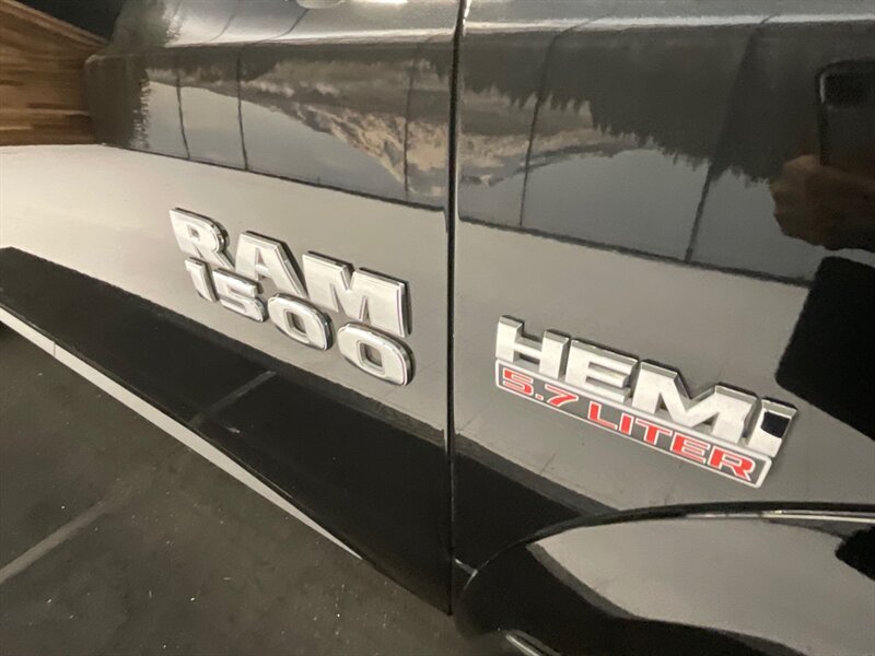 2017 RAM 1500 Laramie Crew Cab 4X4 / 5.7L V8 / Leather / LOCAL  / RUST FREE / LOCAL OREGON TRUCK / 8-Speed Transmission / Leather w. heated & cooled seats / Excel Cond!! - Photo 38 - Gladstone, OR 97027