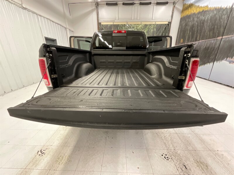 2017 RAM 1500 Laramie Crew Cab 4X4 / 5.7L V8 / Leather / LOCAL  / RUST FREE / LOCAL OREGON TRUCK / 8-Speed Transmission / Leather w. heated & cooled seats / Excel Cond!! - Photo 36 - Gladstone, OR 97027