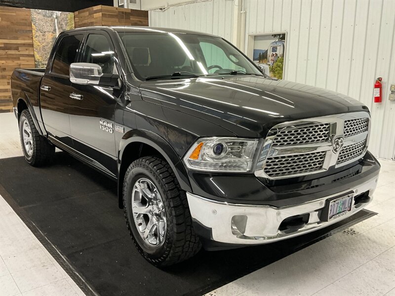 2017 RAM 1500 Laramie Crew Cab 4X4 / 5.7L V8 / Leather / LOCAL  / RUST FREE / LOCAL OREGON TRUCK / 8-Speed Transmission / Leather w. heated & cooled seats / Excel Cond!! - Photo 2 - Gladstone, OR 97027