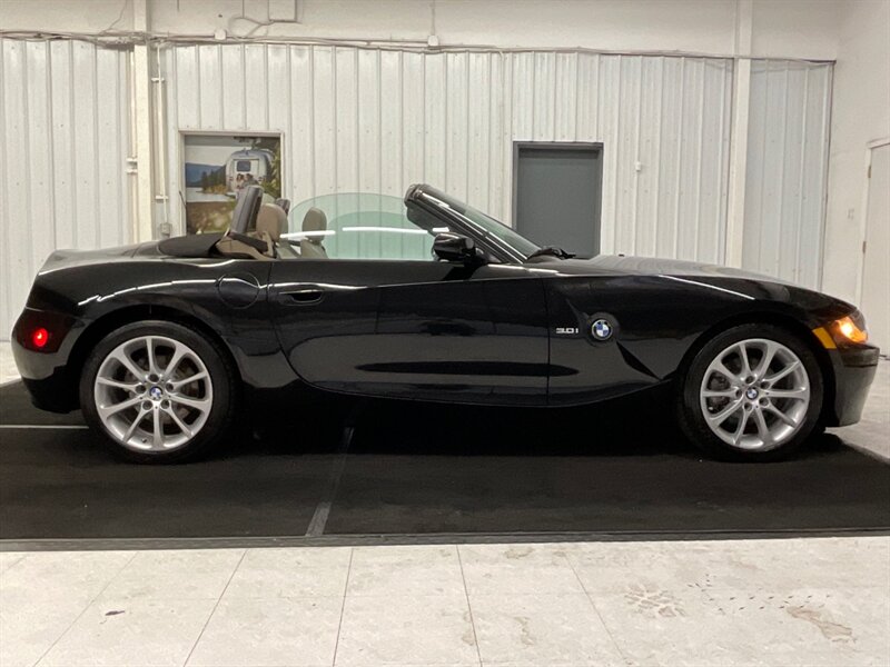 2006 BMW Z4 3.0i Convertible / Premium Package / 55,000 MILES  / Leather & Heated Seats / LOCAL CAR / Excel Cond - Photo 10 - Gladstone, OR 97027