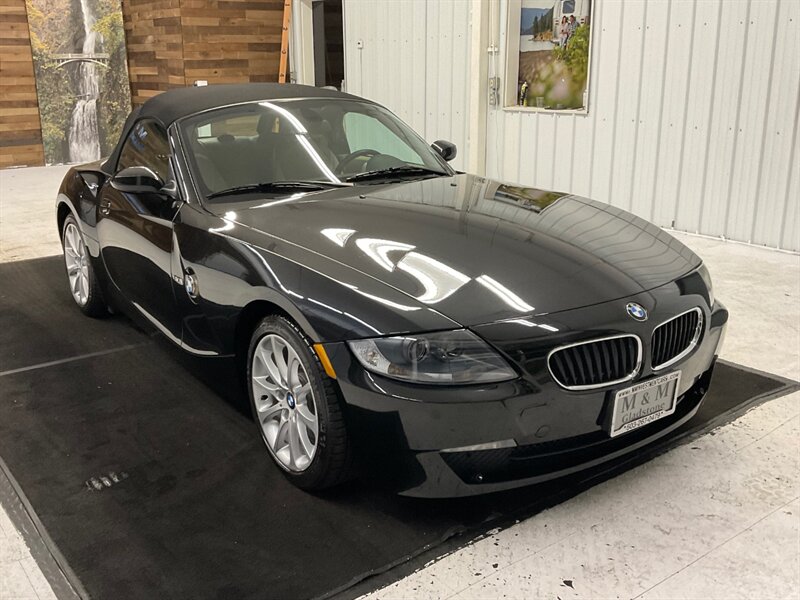 2006 BMW Z4 3.0i Convertible / Premium Package / 55,000 MILES  / Leather & Heated Seats / LOCAL CAR / Excel Cond - Photo 2 - Gladstone, OR 97027