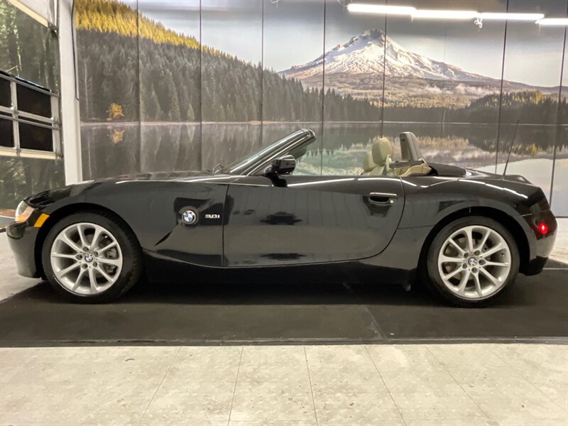 2006 BMW Z4 3.0i Convertible / Premium Package / 55,000 MILES  / Leather & Heated Seats / LOCAL CAR / Excel Cond - Photo 9 - Gladstone, OR 97027