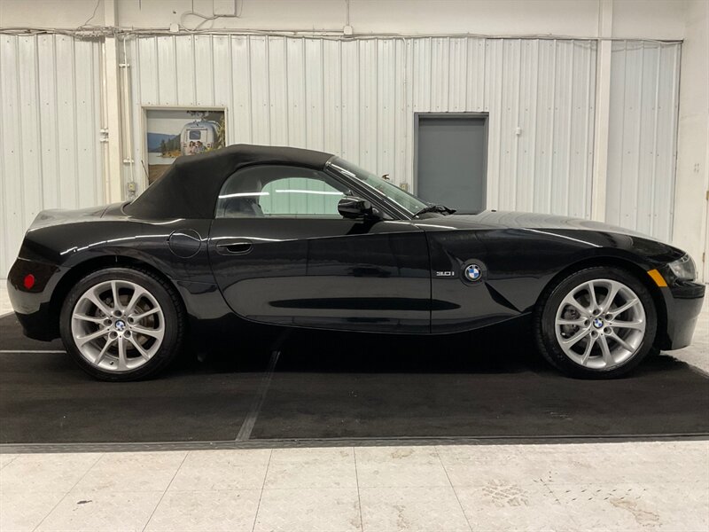 2006 BMW Z4 3.0i Convertible / Premium Package / 55,000 MILES  / Leather & Heated Seats / LOCAL CAR / Excel Cond - Photo 4 - Gladstone, OR 97027