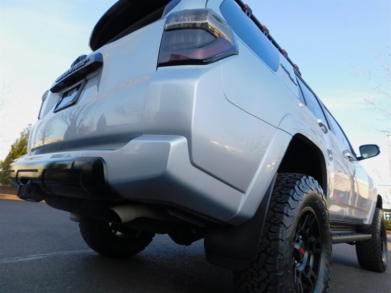 2020 Toyota 4Runner TRD Off-Road 4X4 / N   - Photo 12 - Gladstone, OR 97027