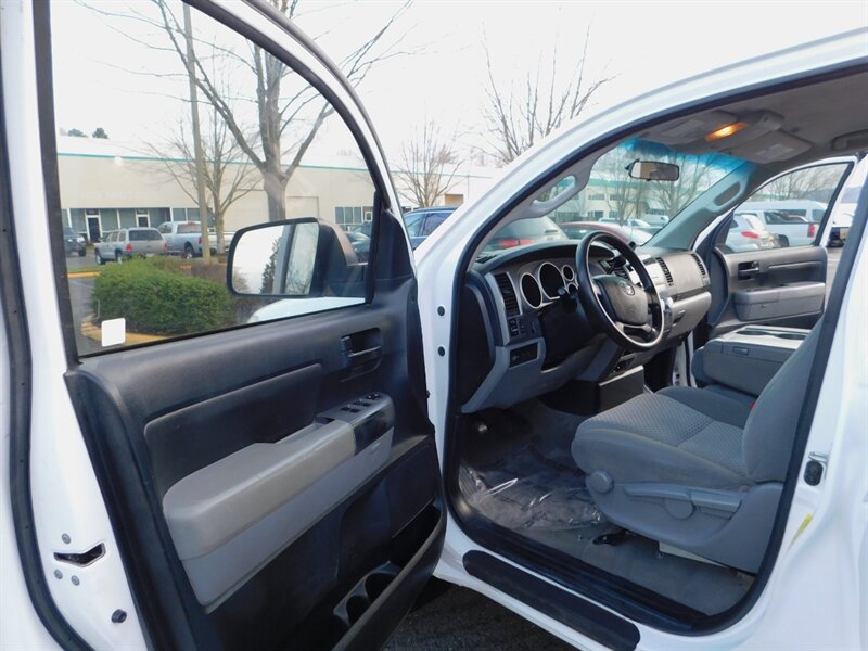 2010 Toyota Tundra DOUBLE CAB 4-Door / 4X4 / V8 , 5.7L / LONG BED   - Photo 12 - Portland, OR 97217