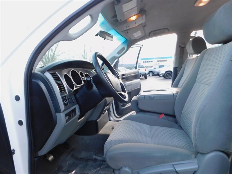 2010 Toyota Tundra DOUBLE CAB 4-Door / 4X4 / V8 , 5.7L / LONG BED   - Photo 13 - Portland, OR 97217