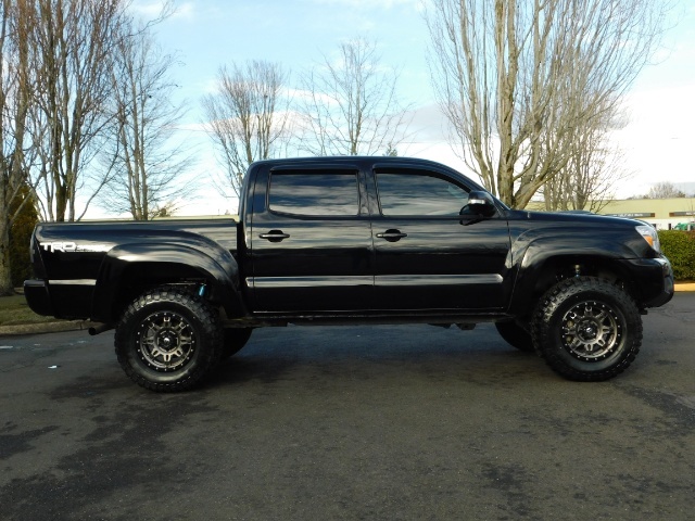 2015 Toyota Tacoma V6 / Double Cab 4X4 / TRD SPORT / 1-OWNER / LIFTED   - Photo 4 - Portland, OR 97217