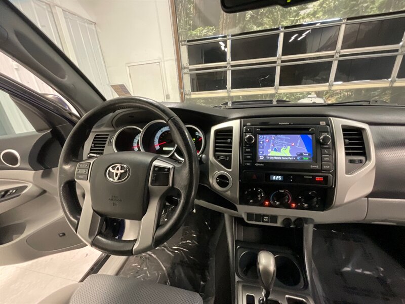 2013 Toyota Tacoma V6 TRD SPORT Double Cab 4X4 / 4.0L V6 / 1-OWNER  / RUST FREE / Navigation & Backup Camera / 104,000 MILES - Photo 18 - Gladstone, OR 97027