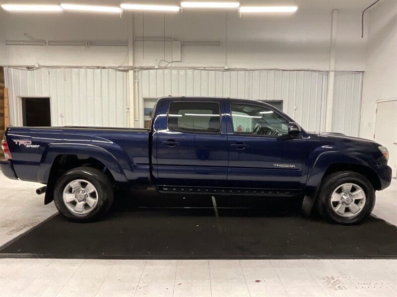 2013 Toyota Tacoma V6 TRD SPORT Double Cab 4X4 / 4.0L V6 / 1-OWNER  / RUST FREE / Navigation & Backup Camera / 104,000 MILES - Photo 4 - Gladstone, OR 97027