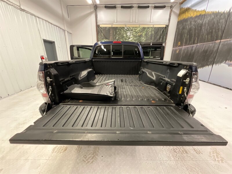 2013 Toyota Tacoma V6 TRD SPORT Double Cab 4X4 / 4.0L V6 / 1-OWNER  / RUST FREE / Navigation & Backup Camera / 104,000 MILES - Photo 22 - Gladstone, OR 97027