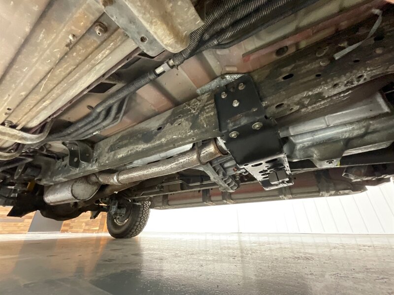 2001 Ford Excursion Limited / 4x4 / 7.3L DIESEL / LOW MILES / LOCAL  / RUST FREE / NEW TIRES / MINT COND - Photo 22 - Gladstone, OR 97027
