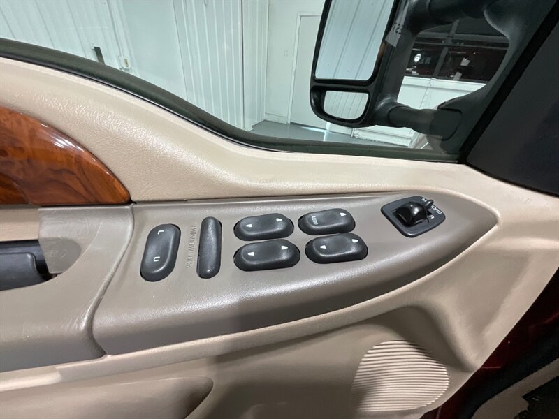 2001 Ford Excursion Limited / 4x4 / 7.3L DIESEL / LOW MILES / LOCAL  / RUST FREE / NEW TIRES / MINT COND - Photo 31 - Gladstone, OR 97027