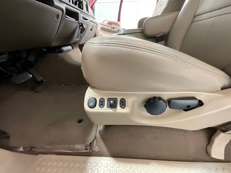 2001 Ford Excursion Limited / 4x4 / 7.3L DIESEL / LOW MILES / LOCAL  / RUST FREE / NEW TIRES / MINT COND - Photo 35 - Gladstone, OR 97027