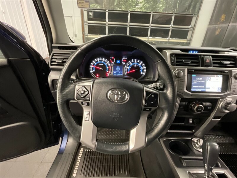 2017 Toyota 4Runner SR5 Premium 4X4 / Leather / LIFTED w/ NEW TIRES  NEW LIFT KIT w/ NEW 33 " MUD TIRES / LUGGAGE RACK / LOCAL & SHARP!! - Photo 34 - Gladstone, OR 97027