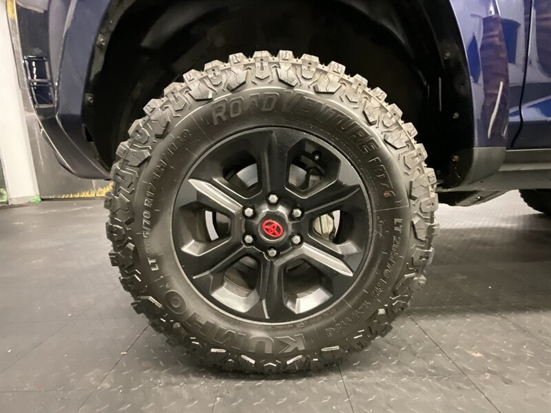 2017 Toyota 4Runner SR5 Premium 4X4 / Leather / LIFTED w/ NEW TIRES  NEW LIFT KIT w/ NEW 33 " MUD TIRES / LUGGAGE RACK / LOCAL & SHARP!! - Photo 22 - Gladstone, OR 97027