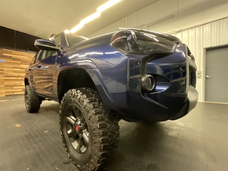 2017 Toyota 4Runner SR5 Premium 4X4 / Leather / LIFTED w/ NEW TIRES  NEW LIFT KIT w/ NEW 33 " MUD TIRES / LUGGAGE RACK / LOCAL & SHARP!! - Photo 9 - Gladstone, OR 97027